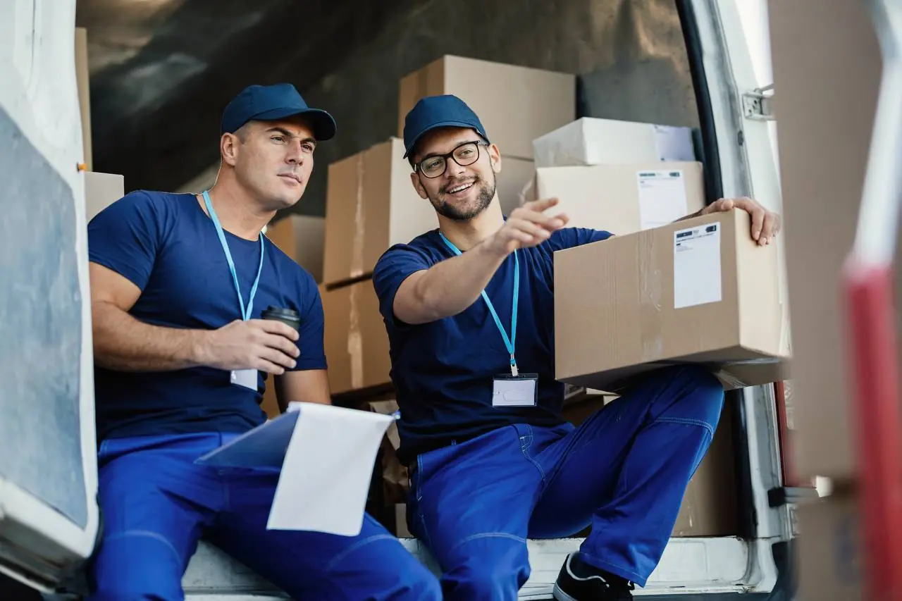 Mover with clipboard reviewing move inventory in Sioux Falls, SD